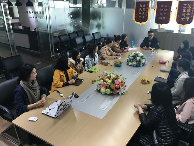 座谈会.jpg